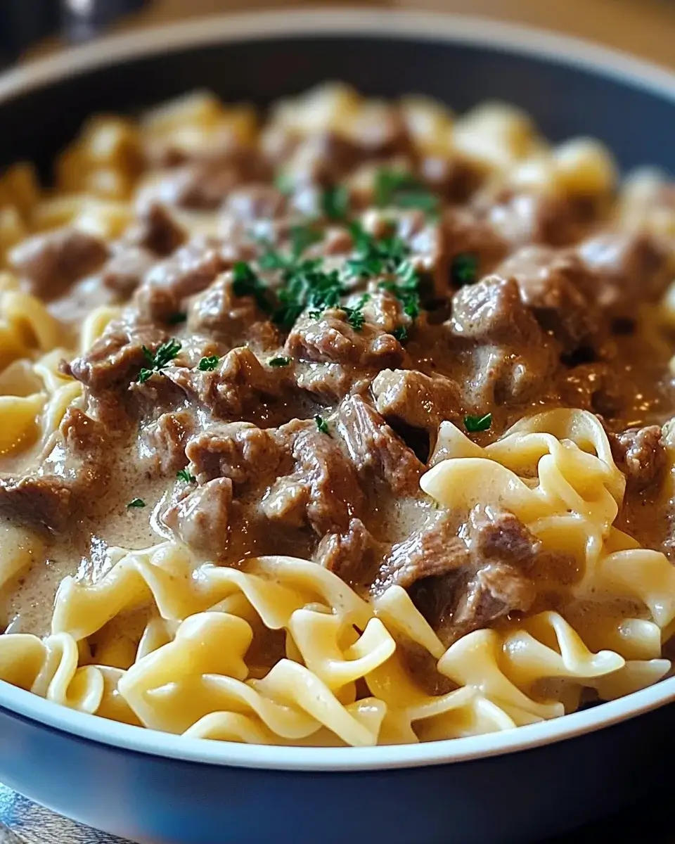 Cremige Knoblauch-Rindfleisch-Pasta einfach zubereiten!