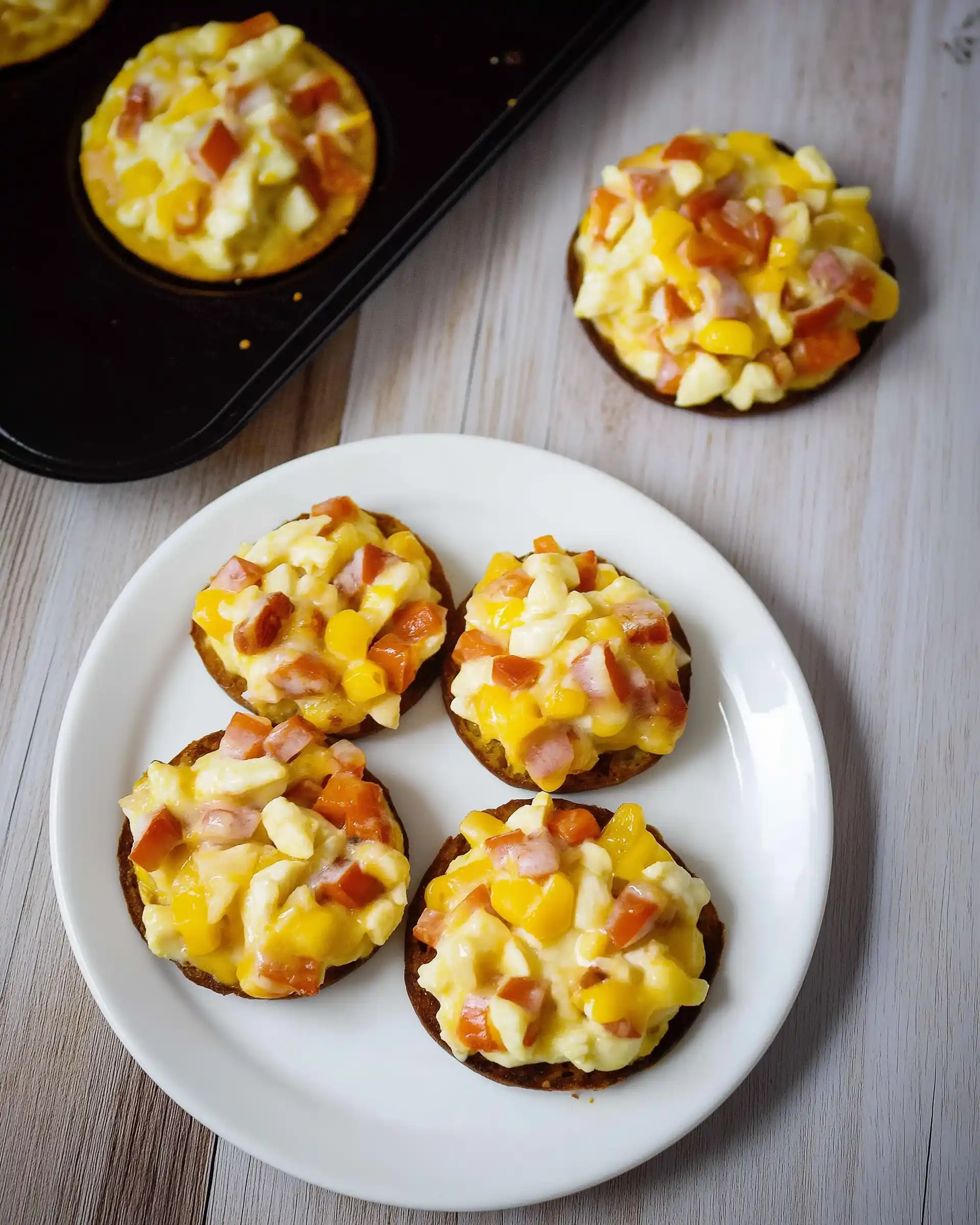 Frühstücks-Pizza auf Englischen Muffins: Ein Genuss!