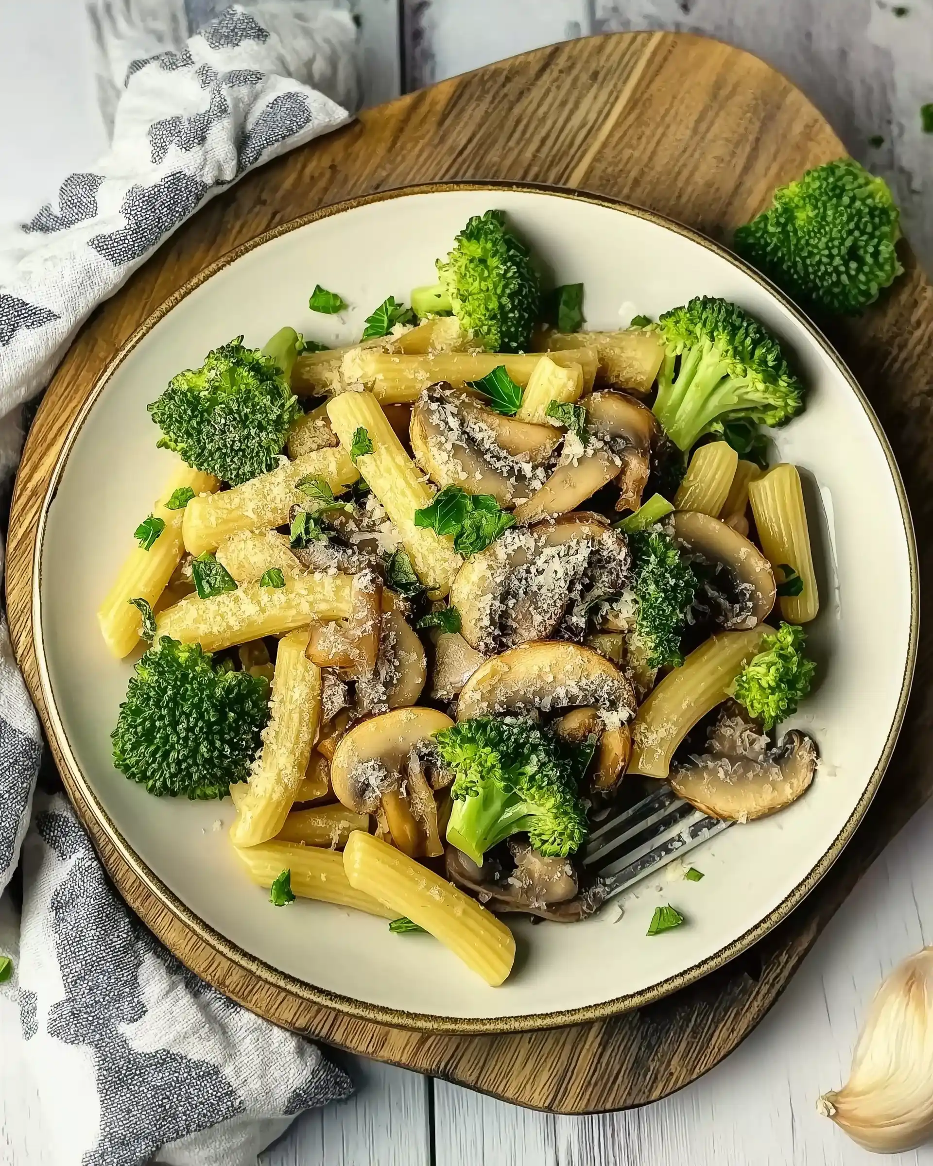 Schupfnudeln mit Brokkoli und Champignons: Einfach genießen!