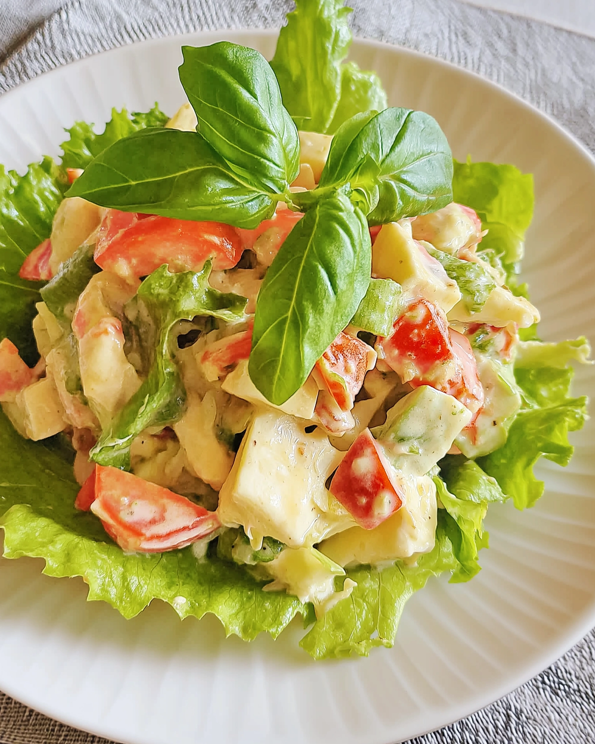 Pfirsich-Basilikum-Hühnchensalat: Entdecken Sie das Rezept!