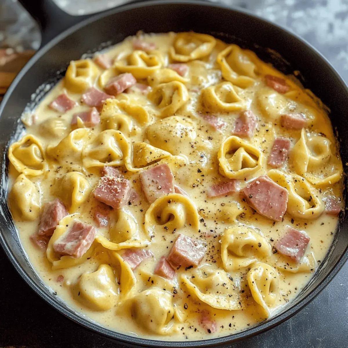 Tortellini in Schinken Sahne Soße schnell zubereitet