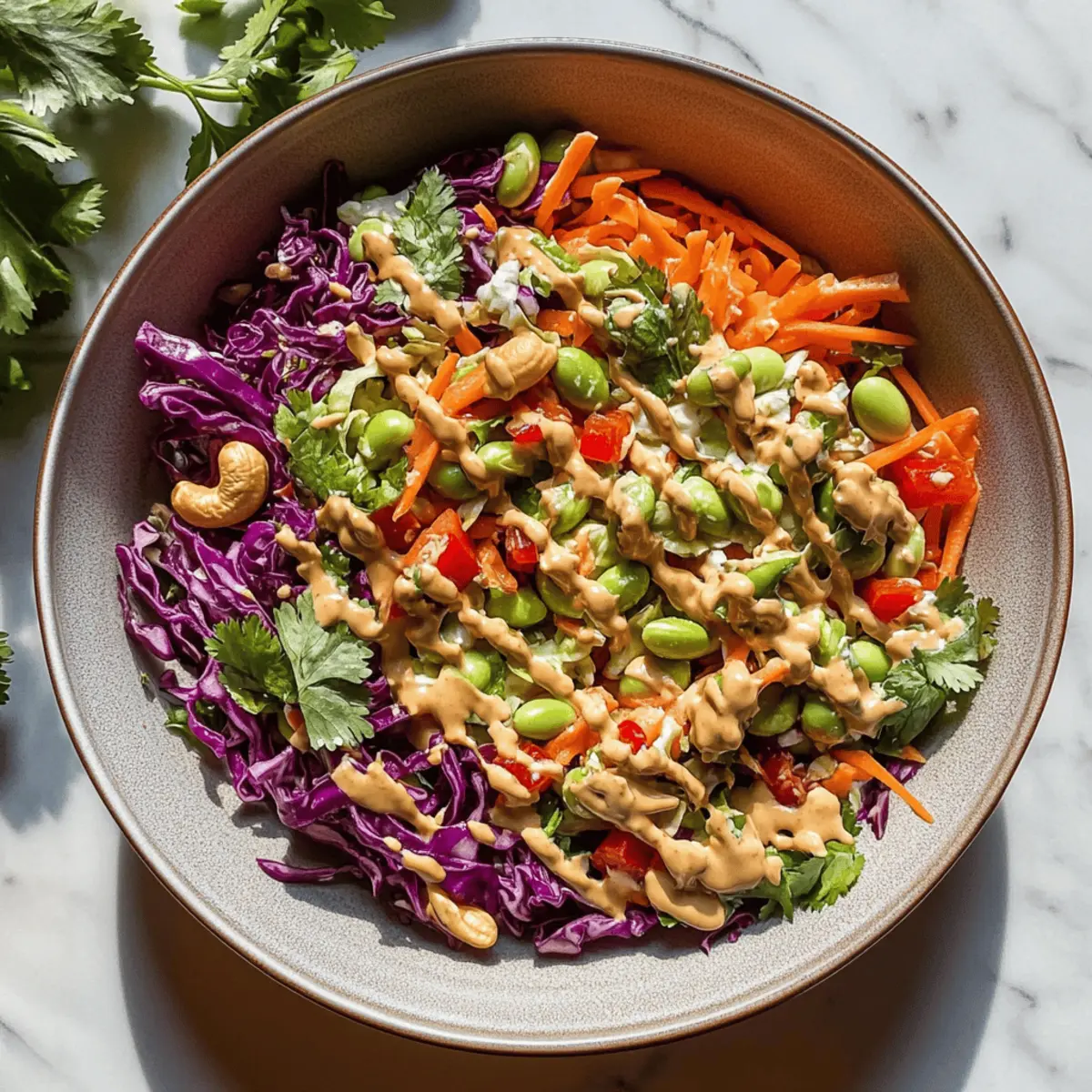 Erdnuss-Crunch-Salat mit cremigem Dressing