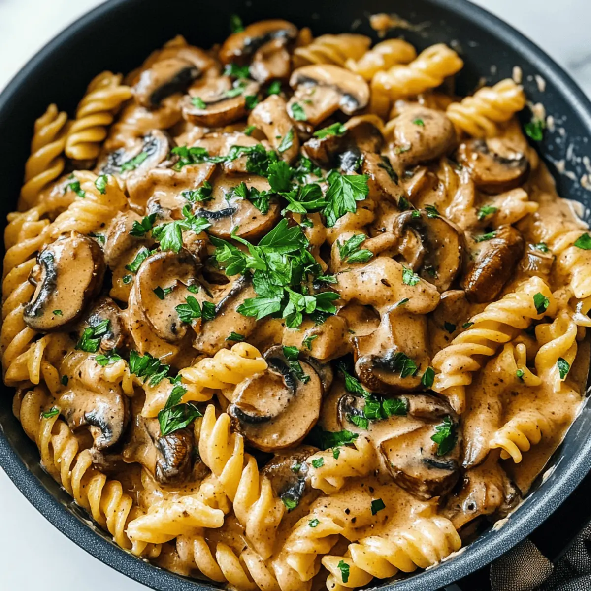 Ein-Topf-Pilz-Stroganoff für schnelle Genussmomente